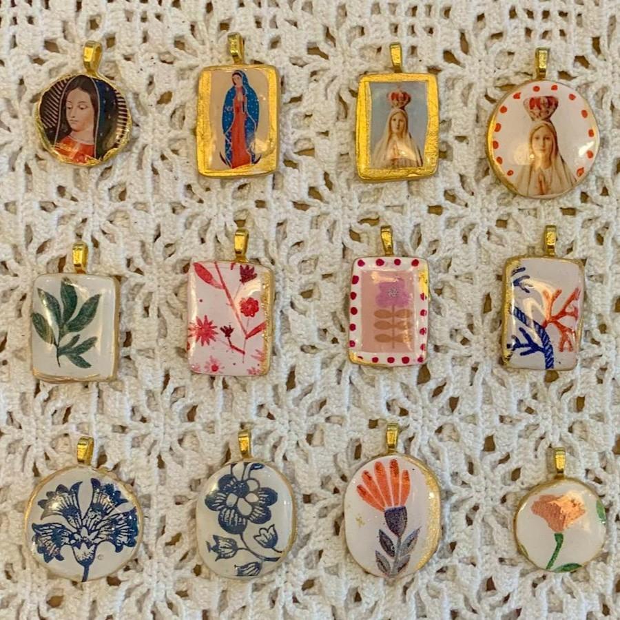 COLLAR CORDON CON MEDALLA REDONDA NUESTRA SEÑORA DE FATIMA