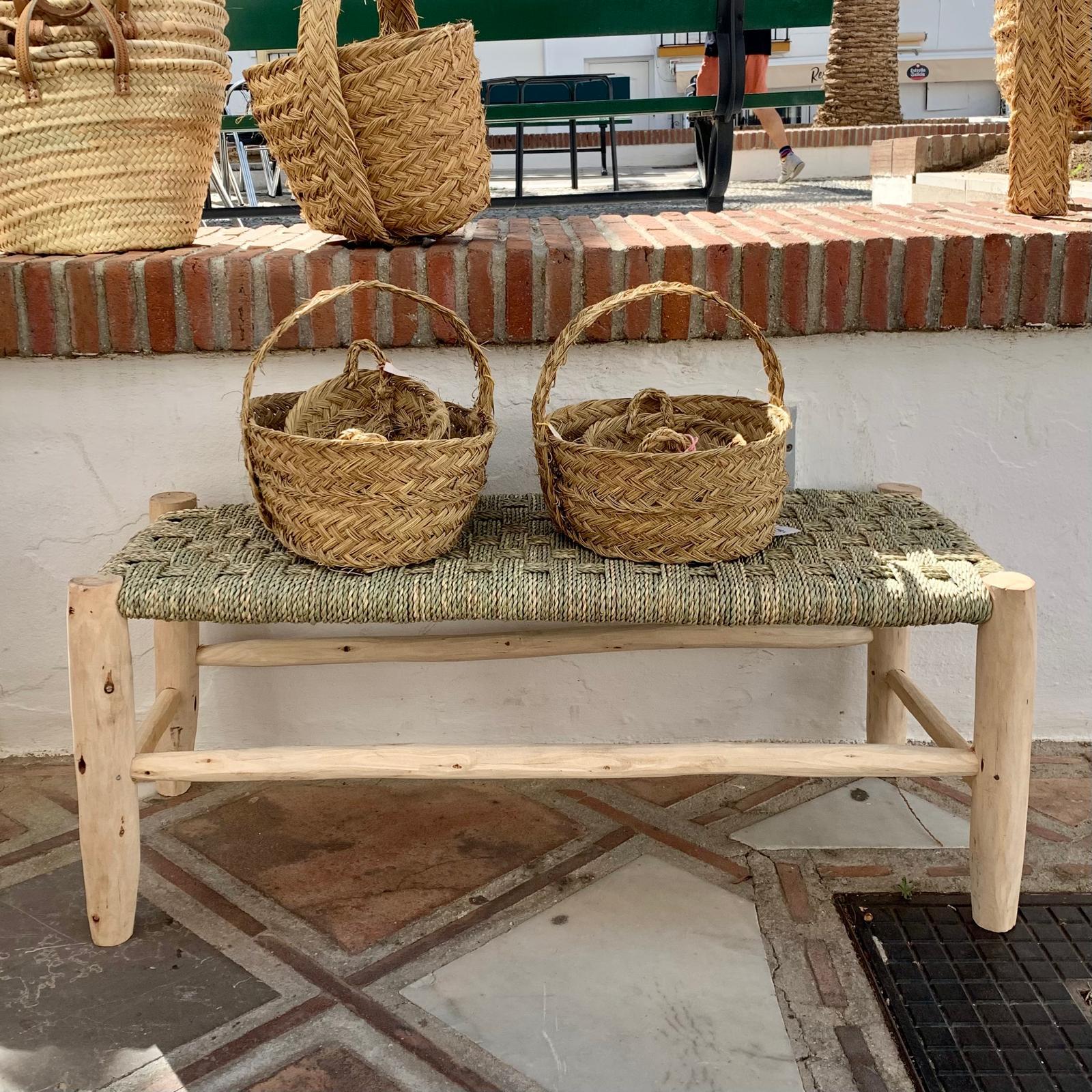 BANCO DOS PLAZAS Y CUATRO PATAS  ASIENTO PALMITO