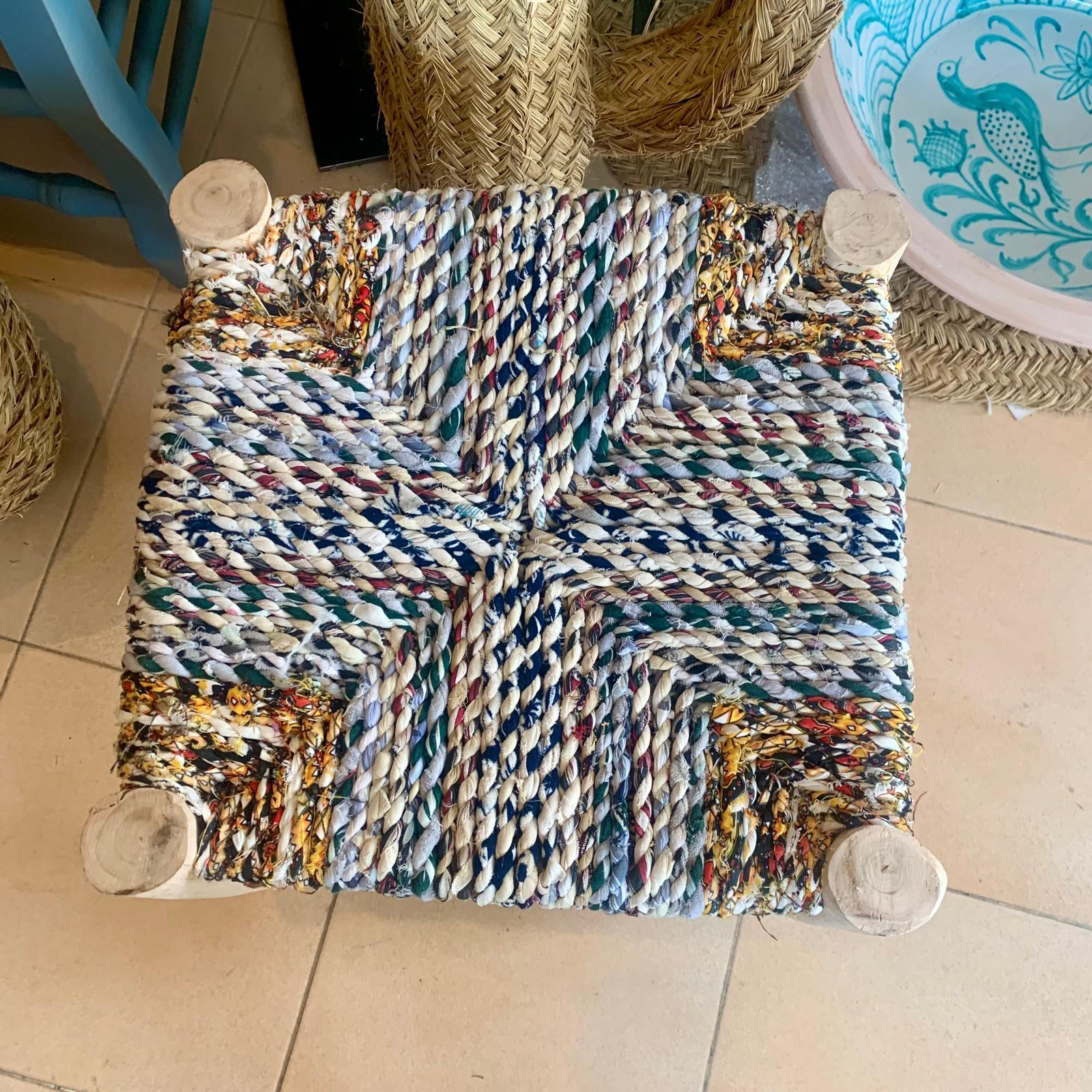 TABURETE BAJO ASIENTO TRAPILLO