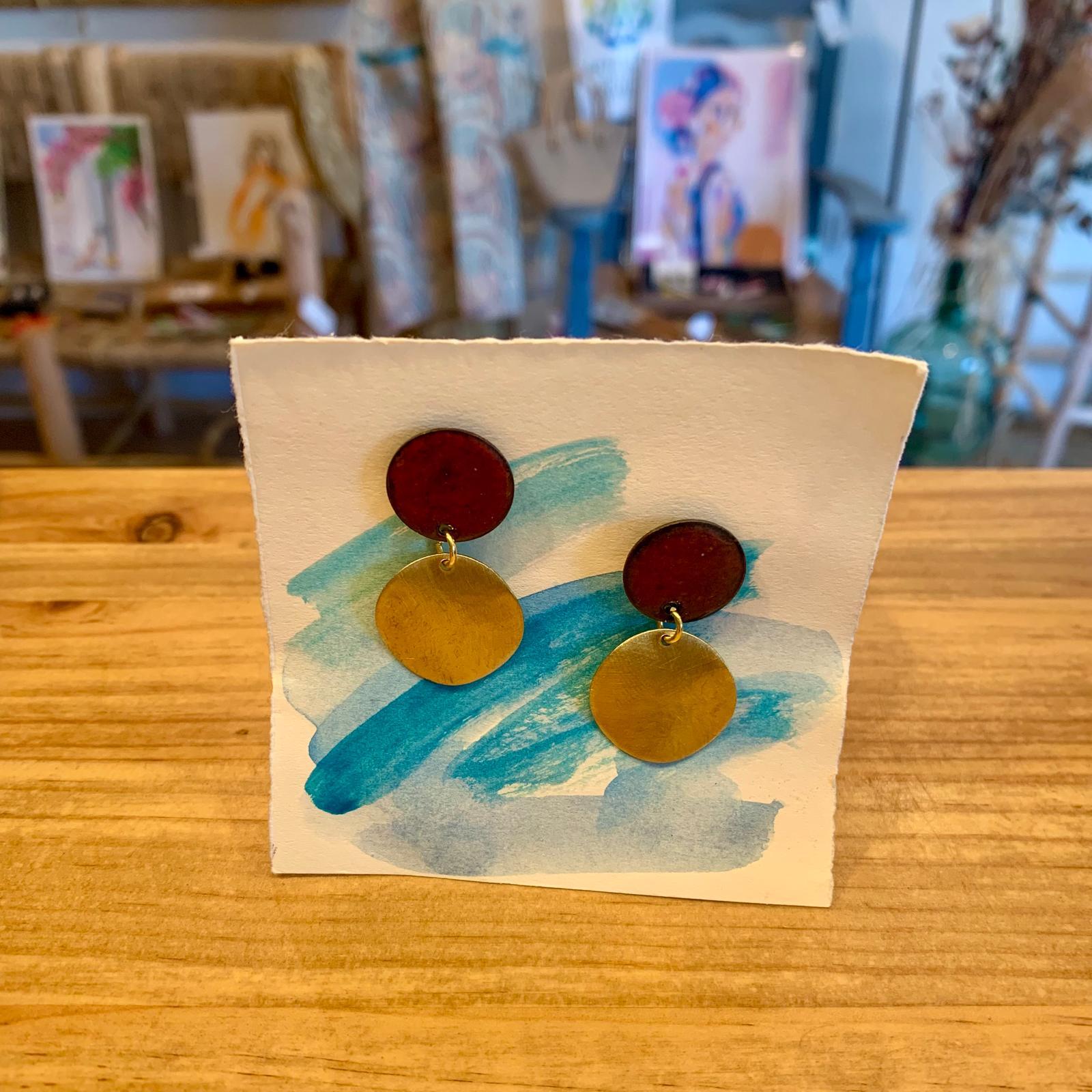 PENDIENTES ESMALTE GRANATE Y REDONDA