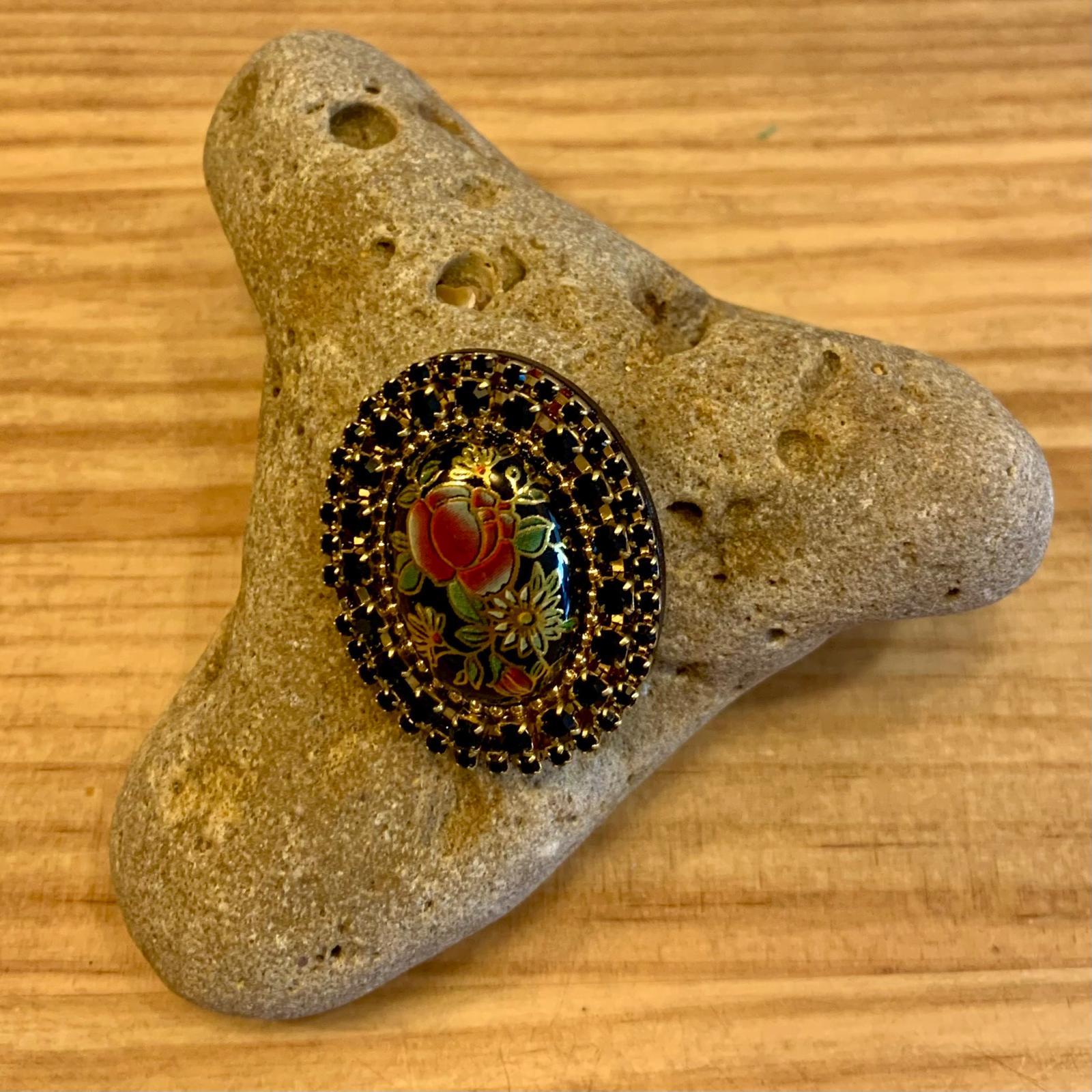 BROCHE OVALADO FLORAL NEGRO