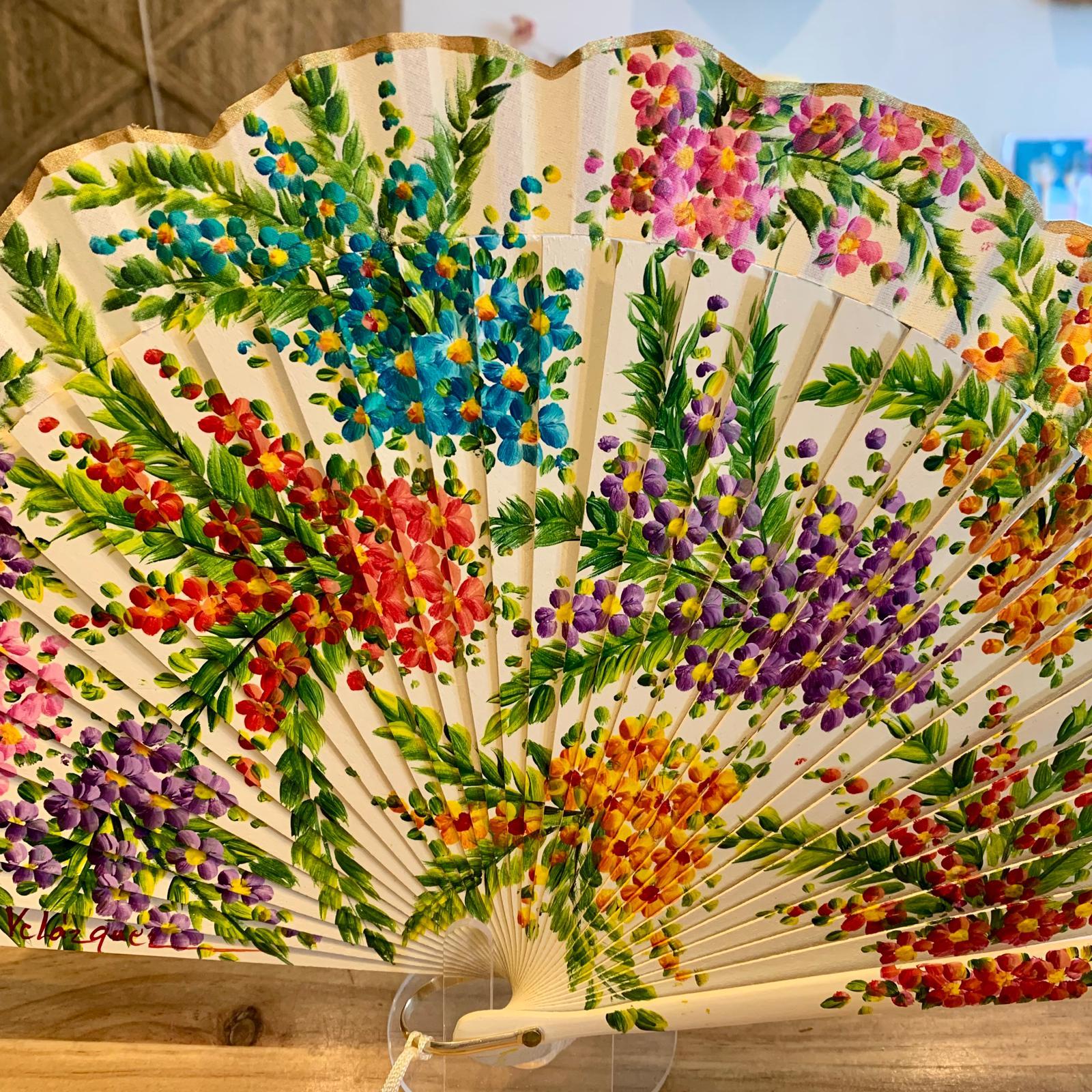 ABANICO FONDO BLANCO 22CM FLORES COLORES