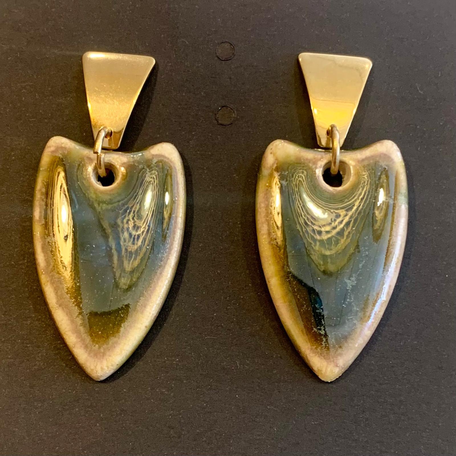 PENDIENTES CERAMICA VERDOSOS TRIANGULO ORO