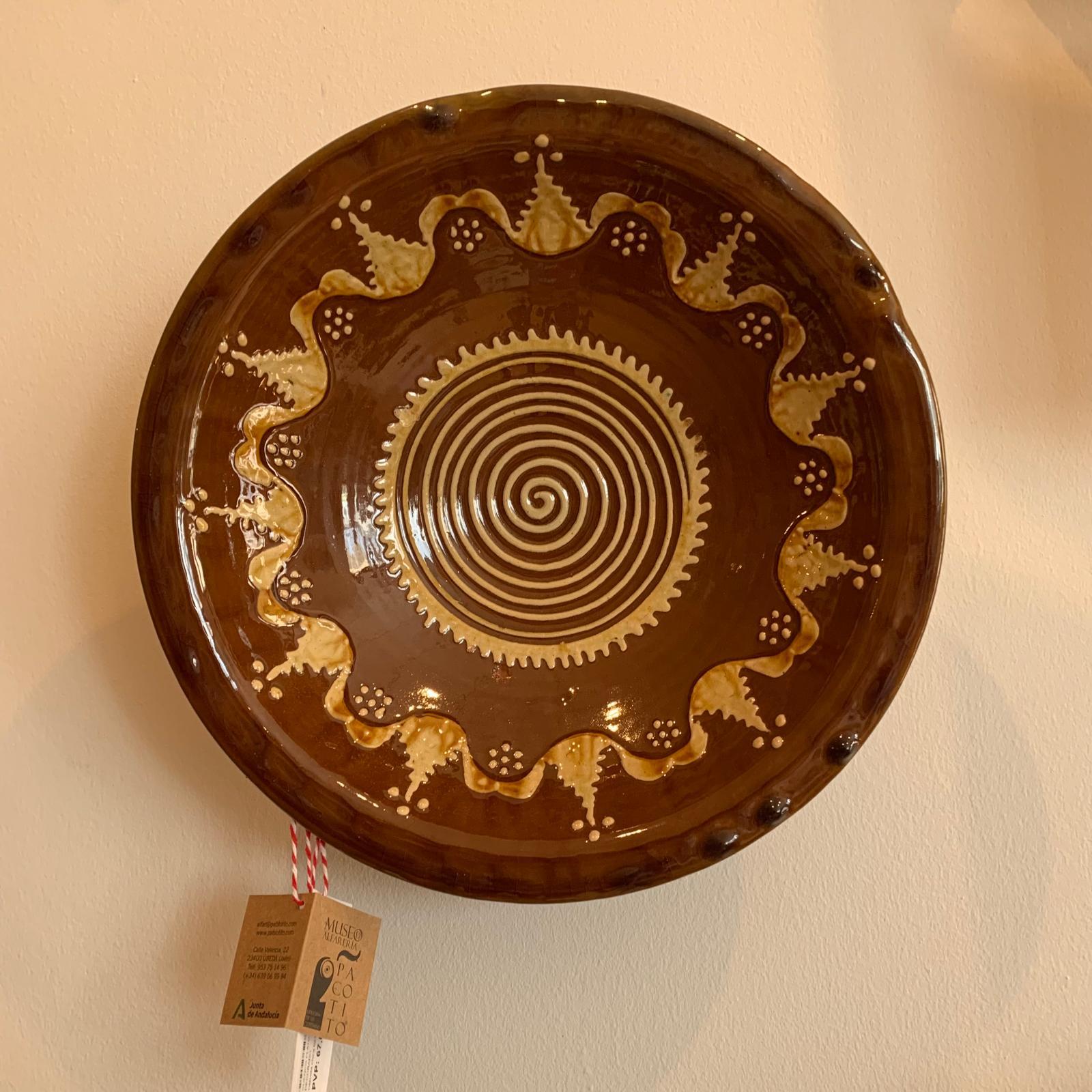 CUENCO PLATO MARRON DECORADO