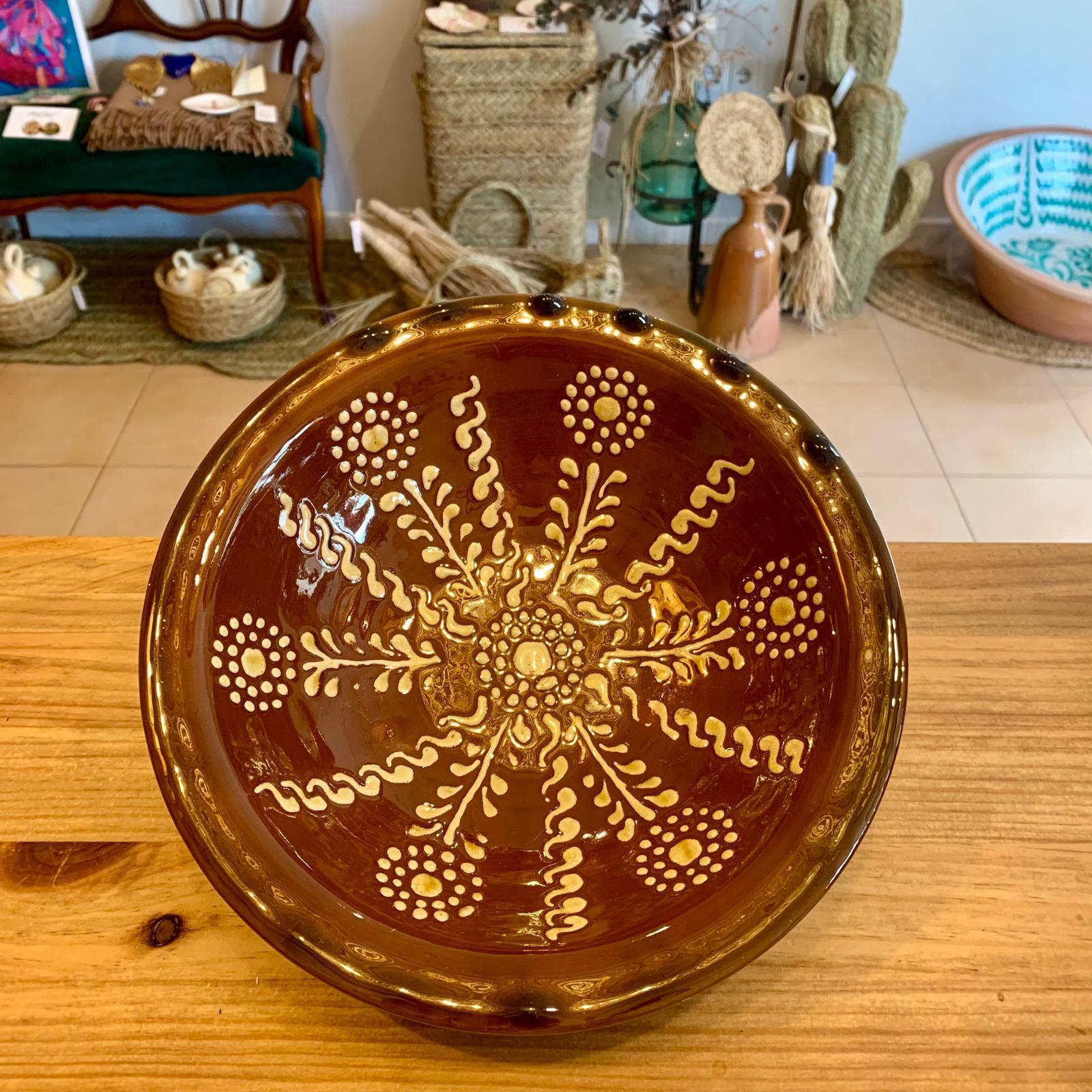 PLATO CUENCO MARRON DECORADO