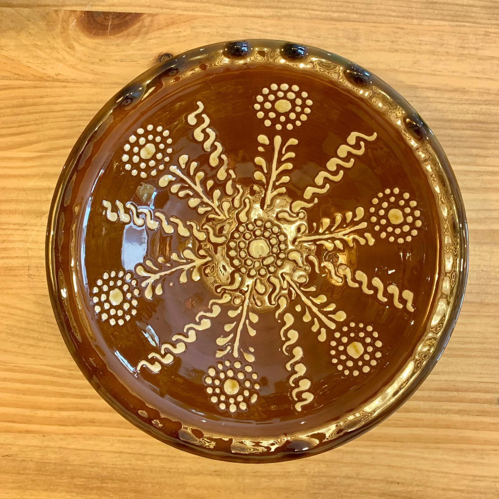 PLATO CUENCO MARRON DECORADO