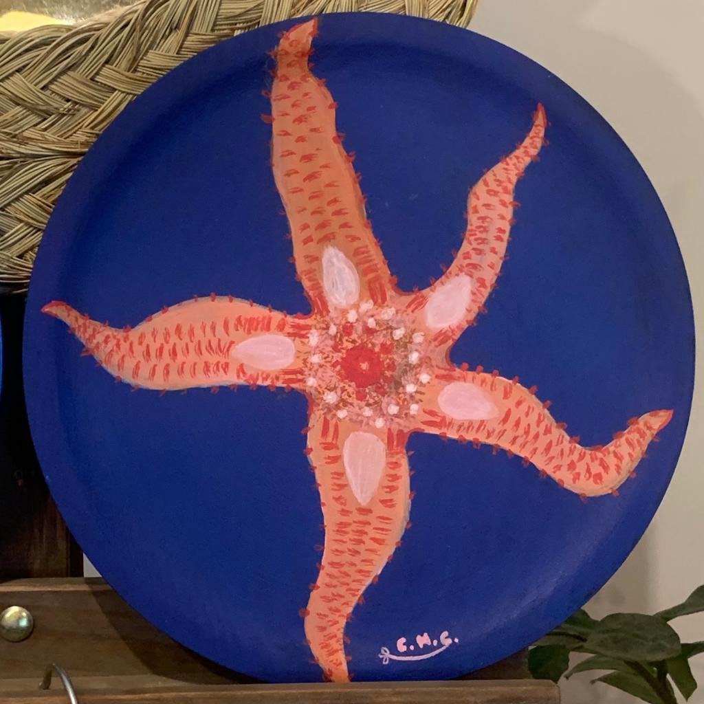 PLATO MADERA PINTADO A MANO CON ESTRELLA DE MAR