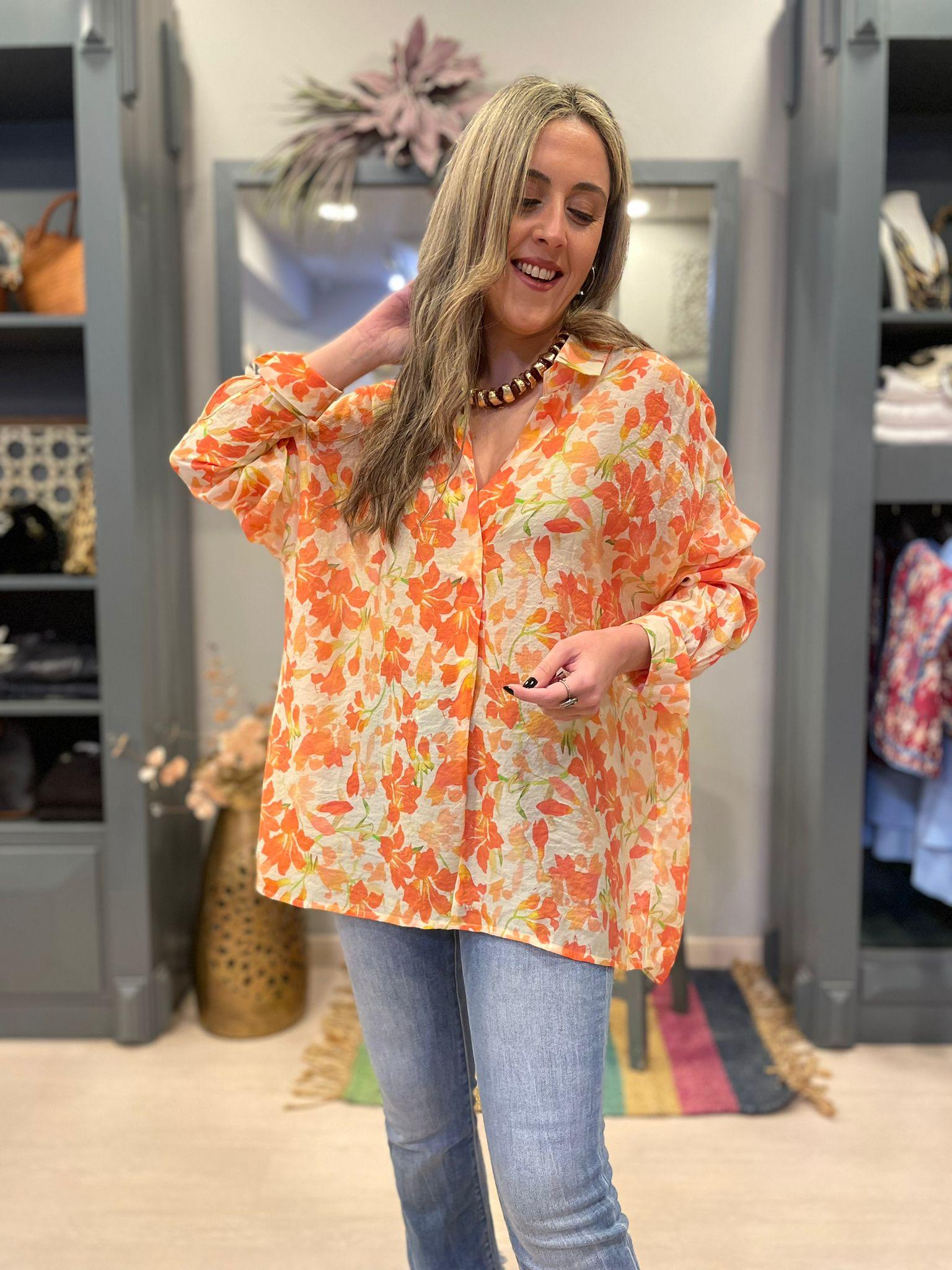 Blusa de gasa estampado floral.