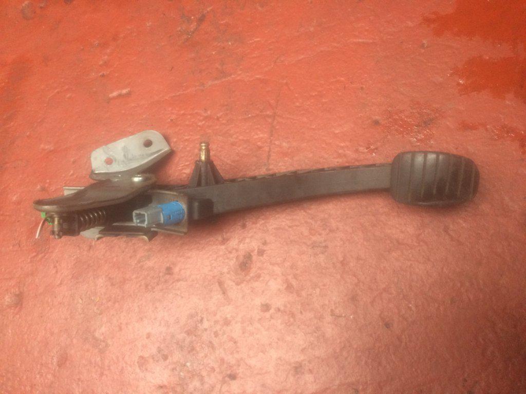 PEDAL EMBRAGUE