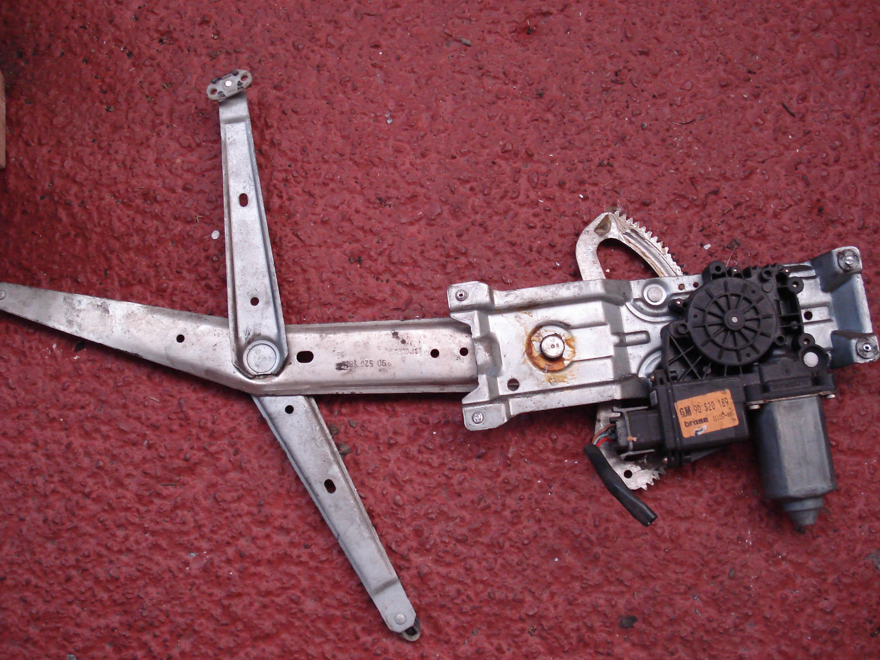 MOTOR DE ELEVALUNAS DL IZ