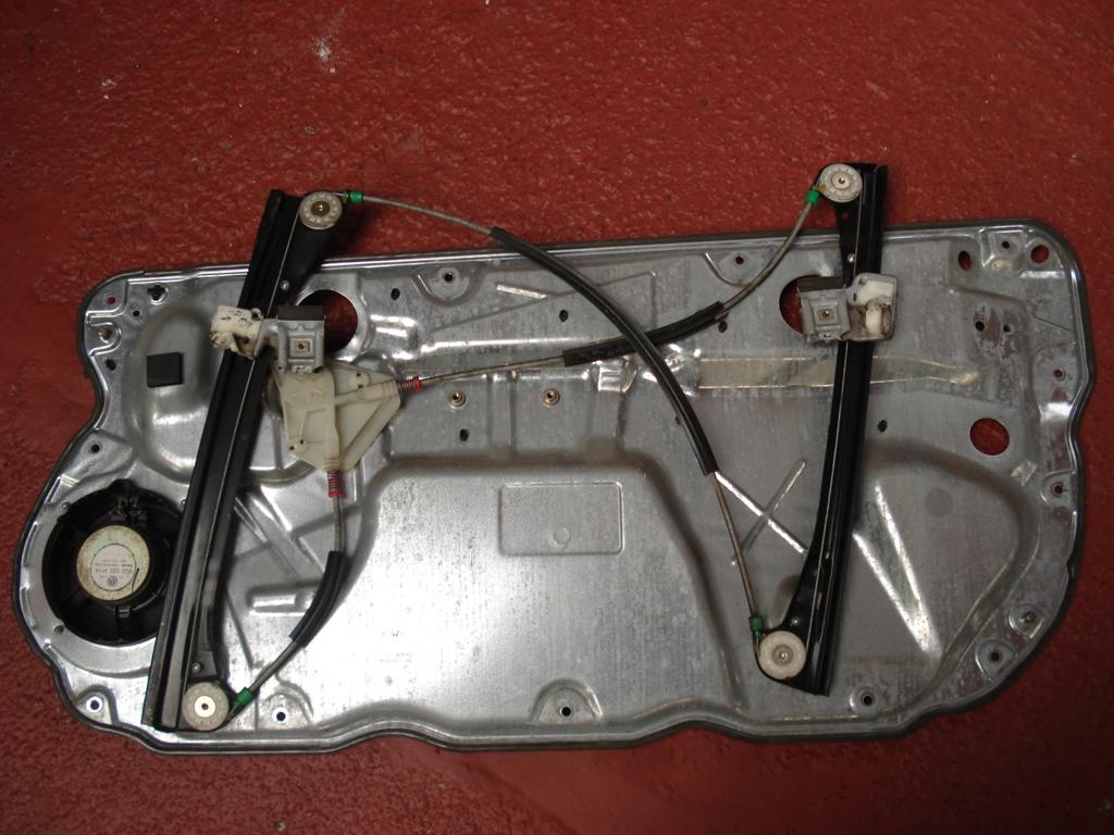 SOPORTE ELEVALUNAS DEL IZQ