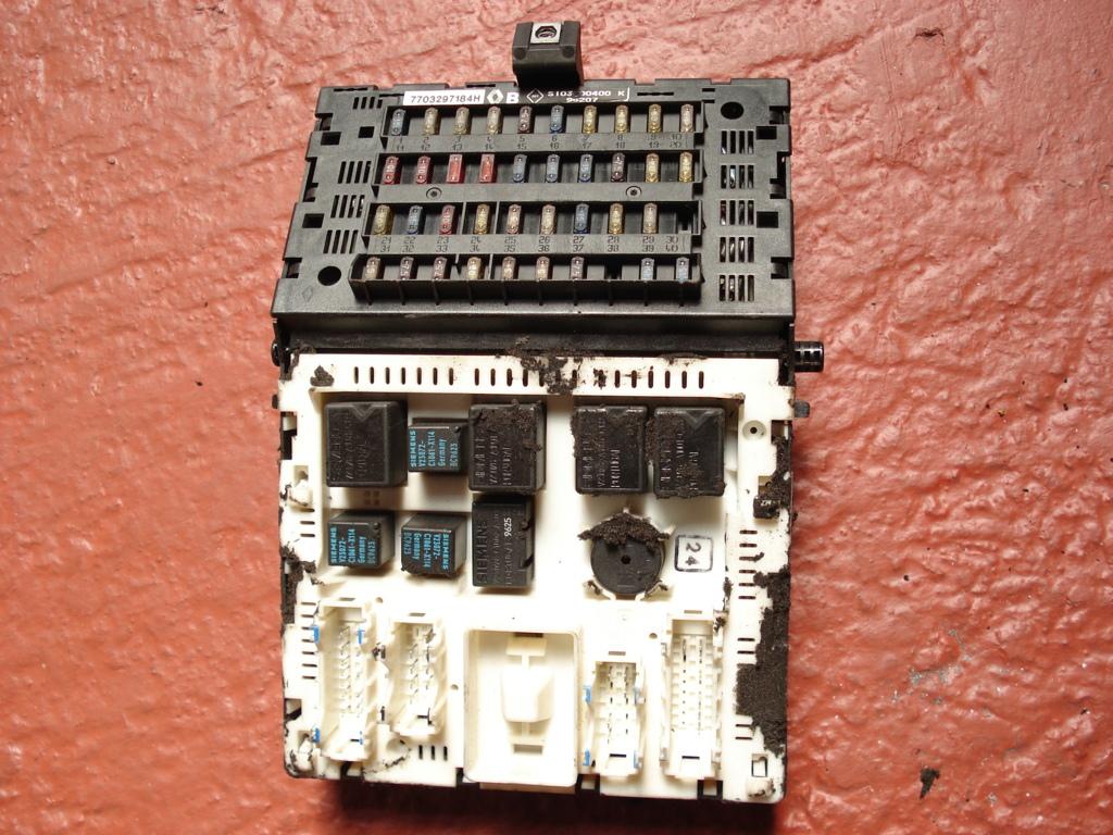 CAJA DE FUSIBLES