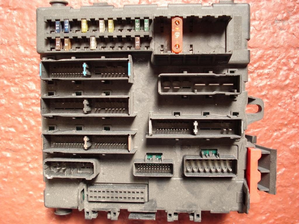 CAJA DE FUSIBLES