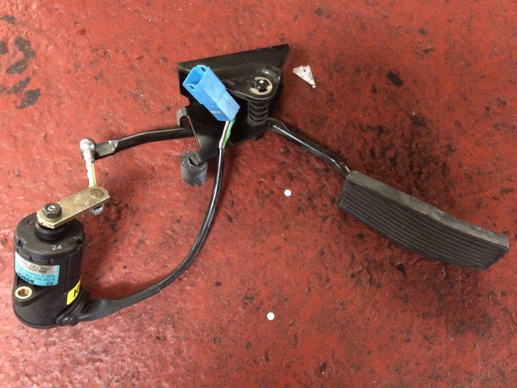 PEDAL ACELERADOR 