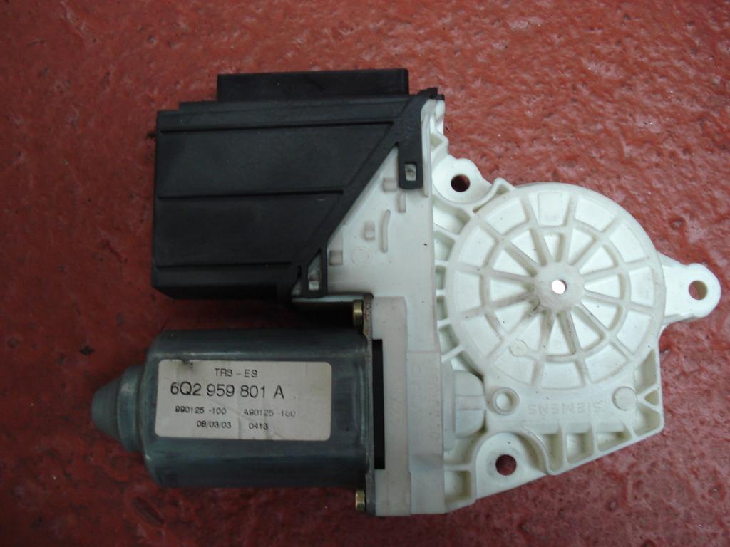 MOTOR ELEVALUNAS DEL DER