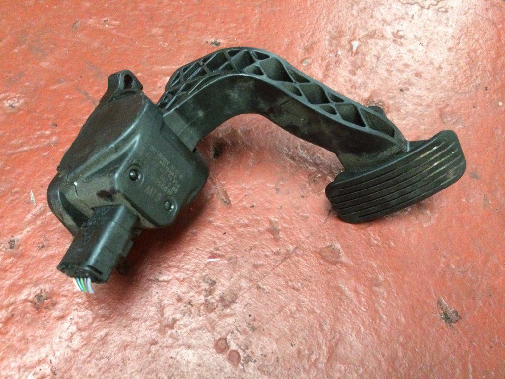 PEDAL ACELERADOR