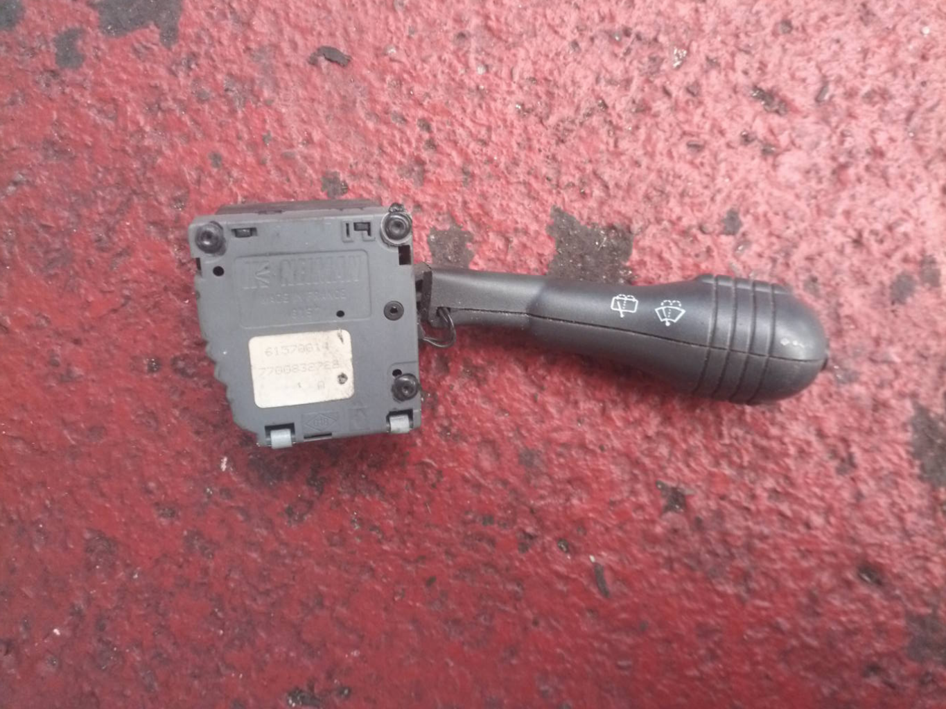 LLAVE LIMPIAPARABRISAS 