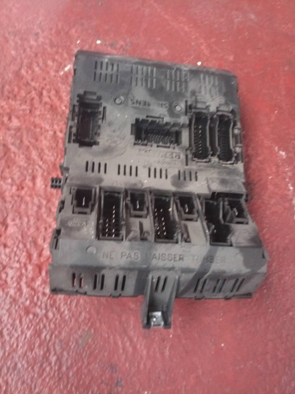 CAJA RELES /FUSIBLES 