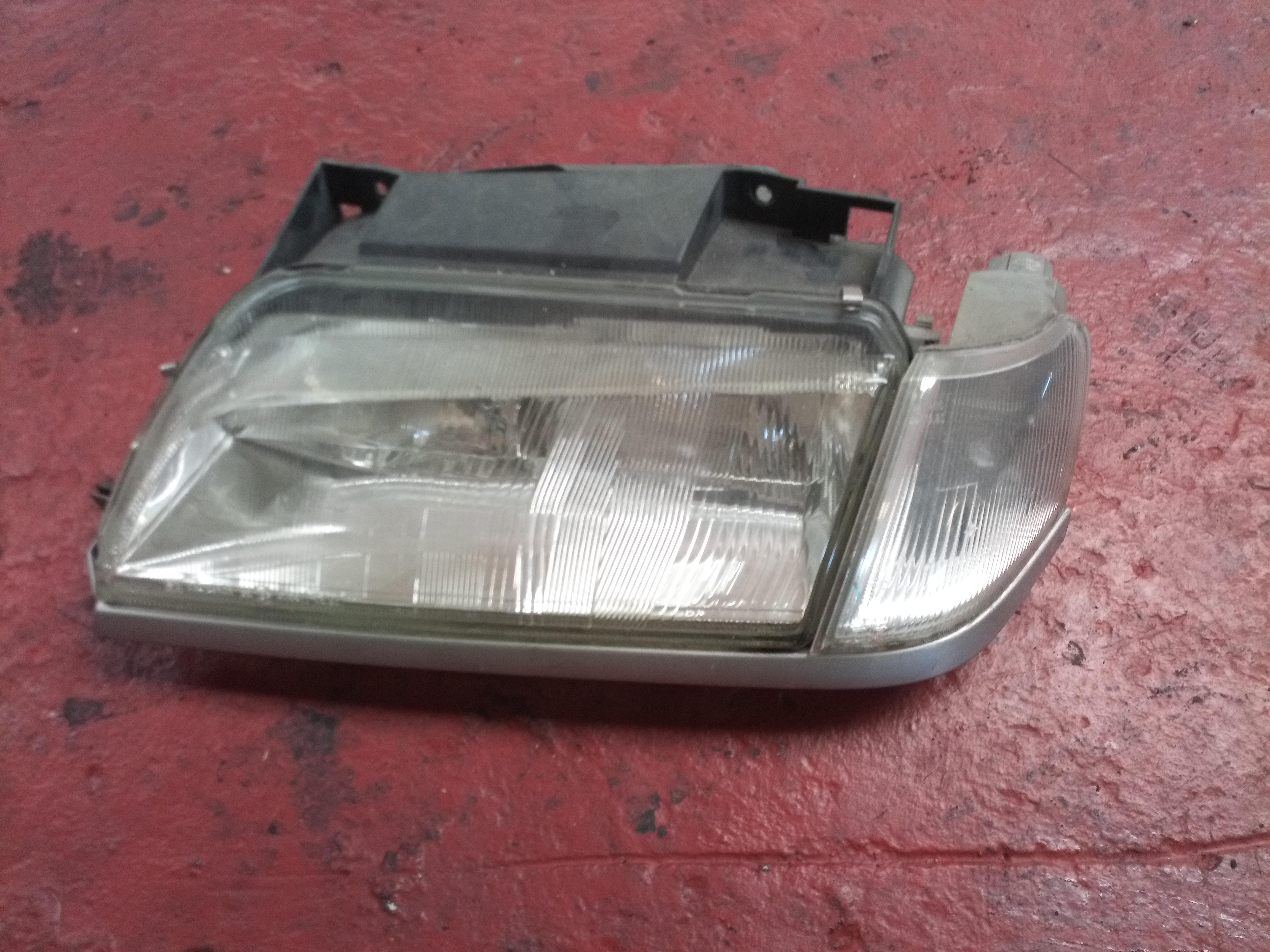 FARO DL IZDO+PILOTO INTERMITENTE+CEJILLA 
