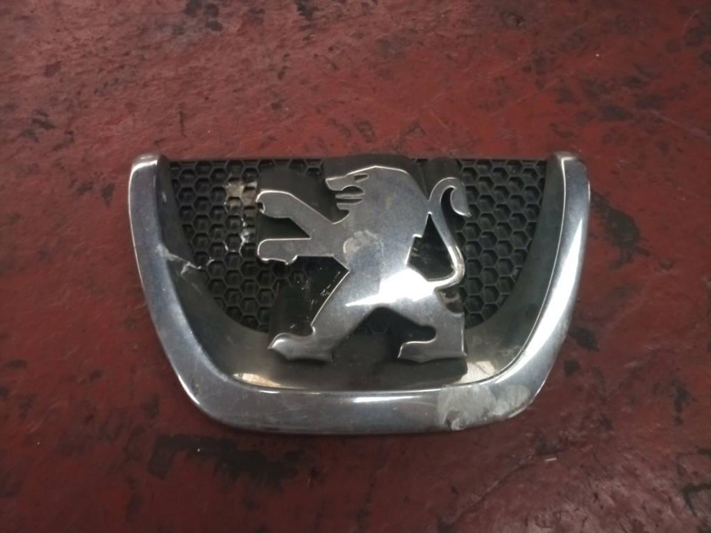 PARRILLA DL - LOGO PEUGEOT