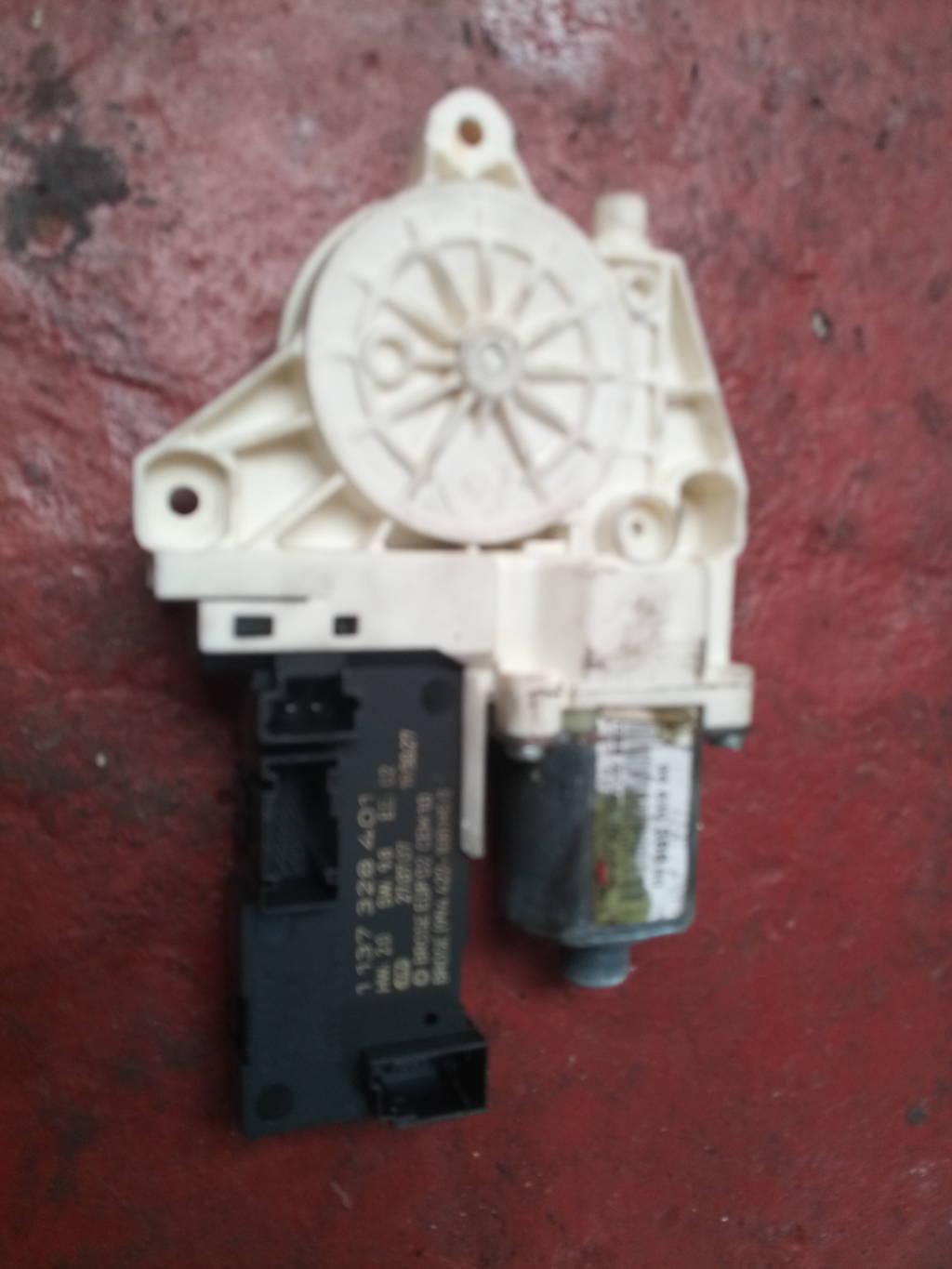  MOTOR ELEVALUNAS DL IZDO