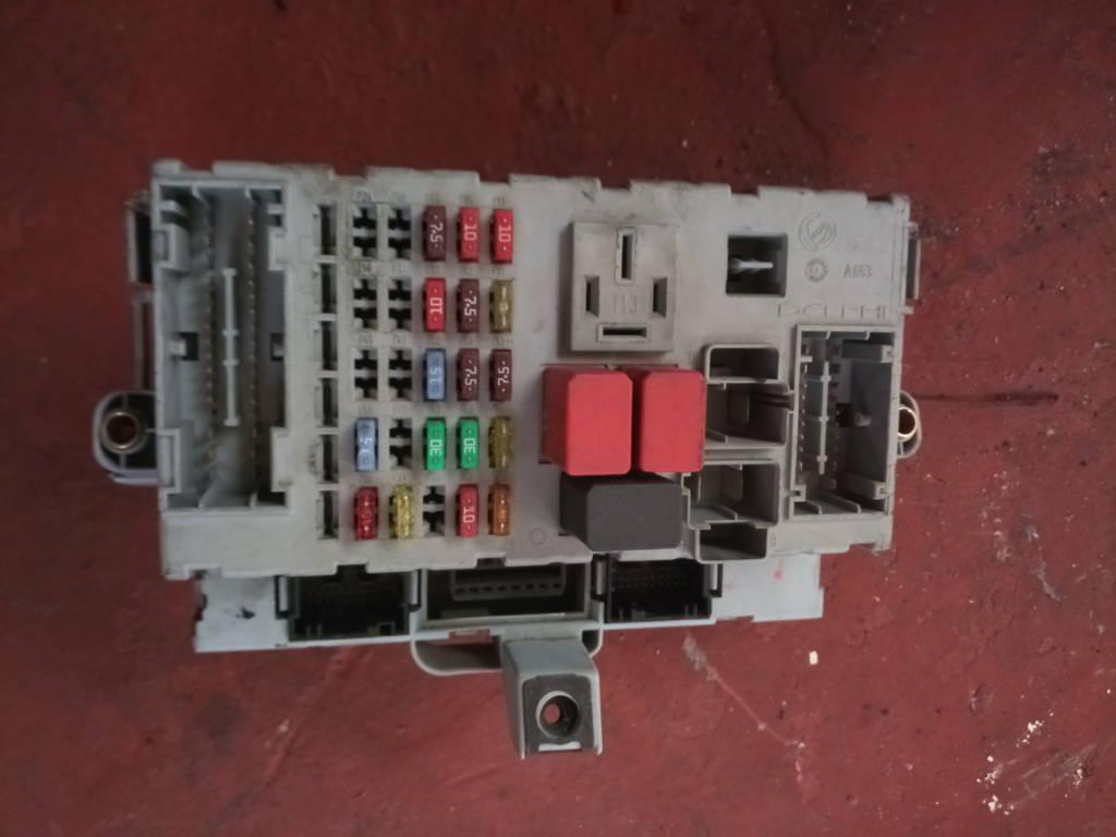 CAJA RELES/FUSIBLES 