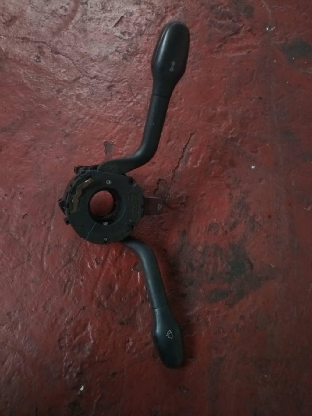  LLAVE LUCES Y LIMPIAPARABRISAS 