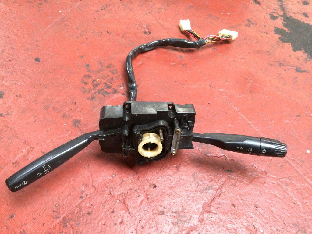  LLAVE LUCES Y LIMPIAPARABRISAS 