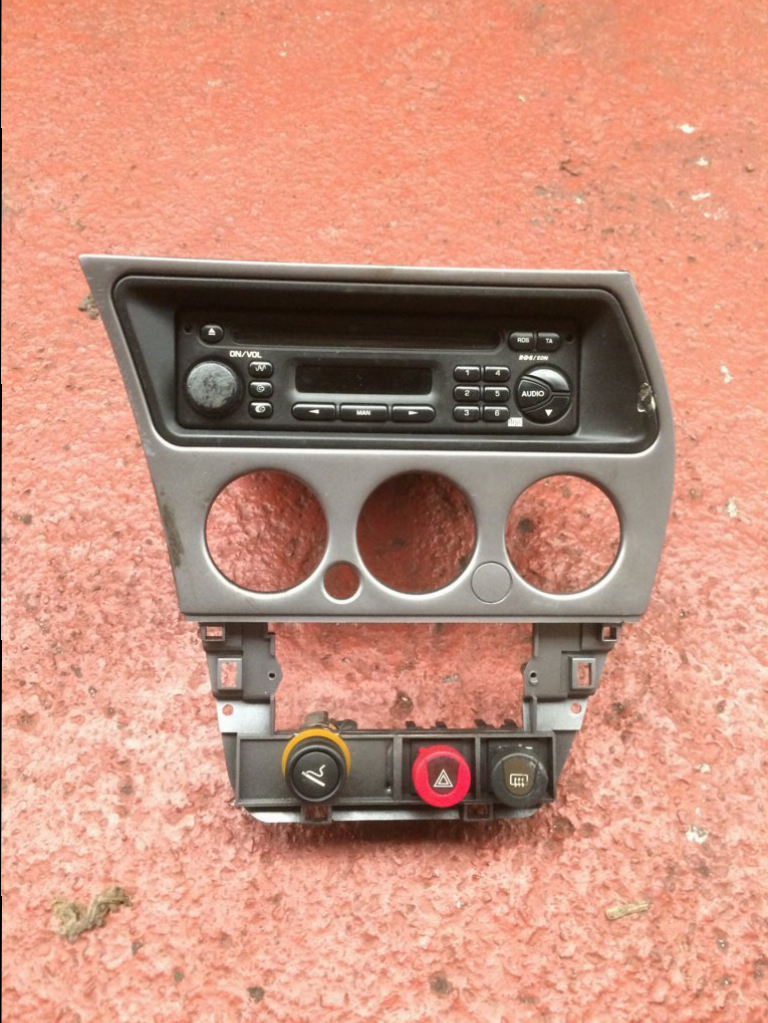RADIO CD + EMBELLECEDOR