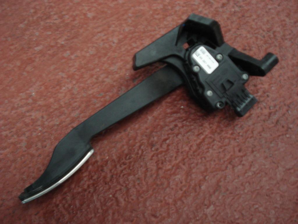 PEDAL DE ACELERADOR