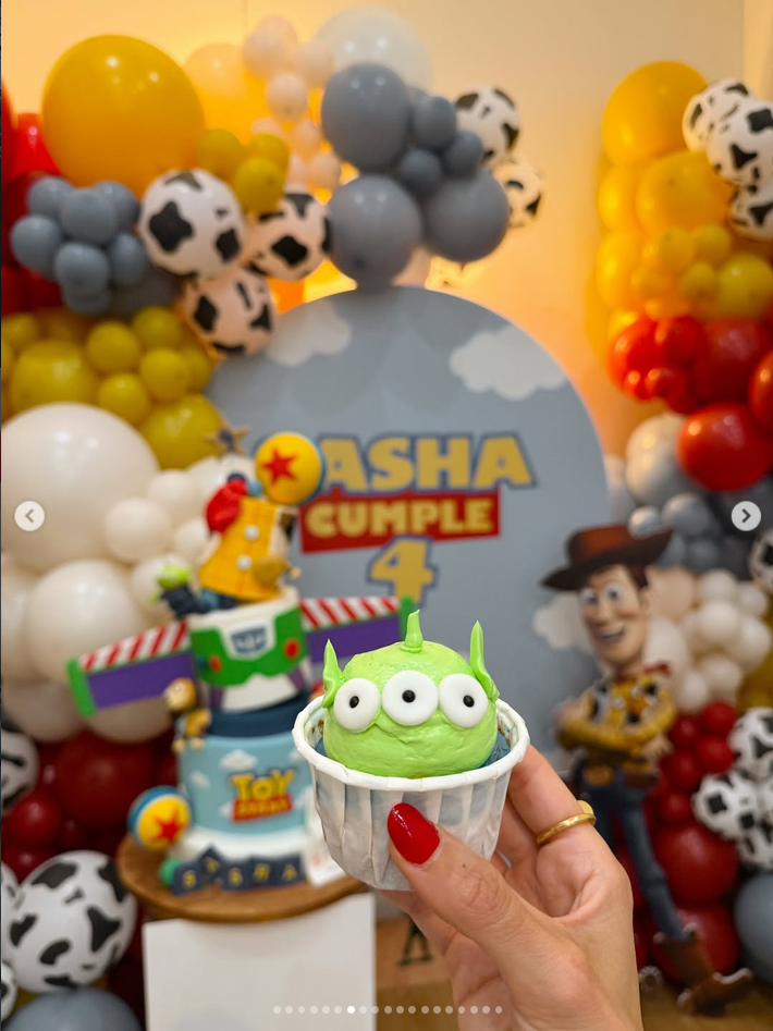 Cupcakes, cakepops y galletas decoradas con temática Toy Story