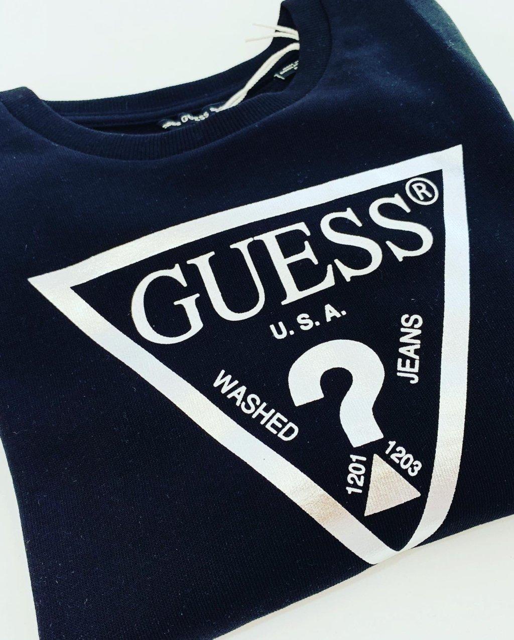 SUDADERA NEGRA LOGO