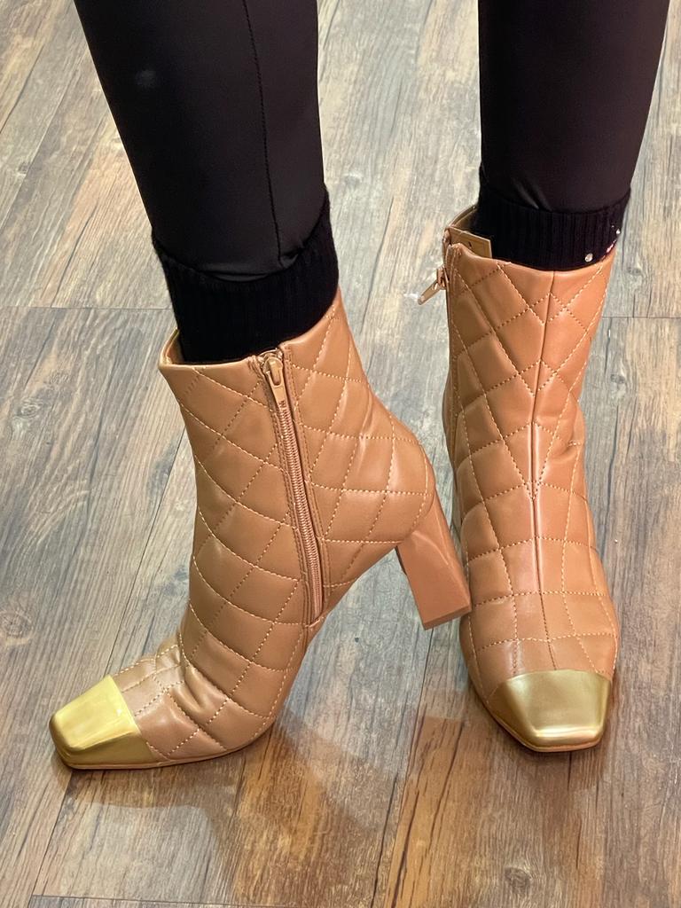 BOTIN ACOLCHADO CAMEL MARIA 