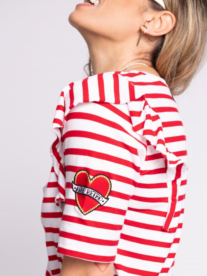 Camiseta de rayas con bordado de Corazón en manga y volantes efecto volumen en hombros