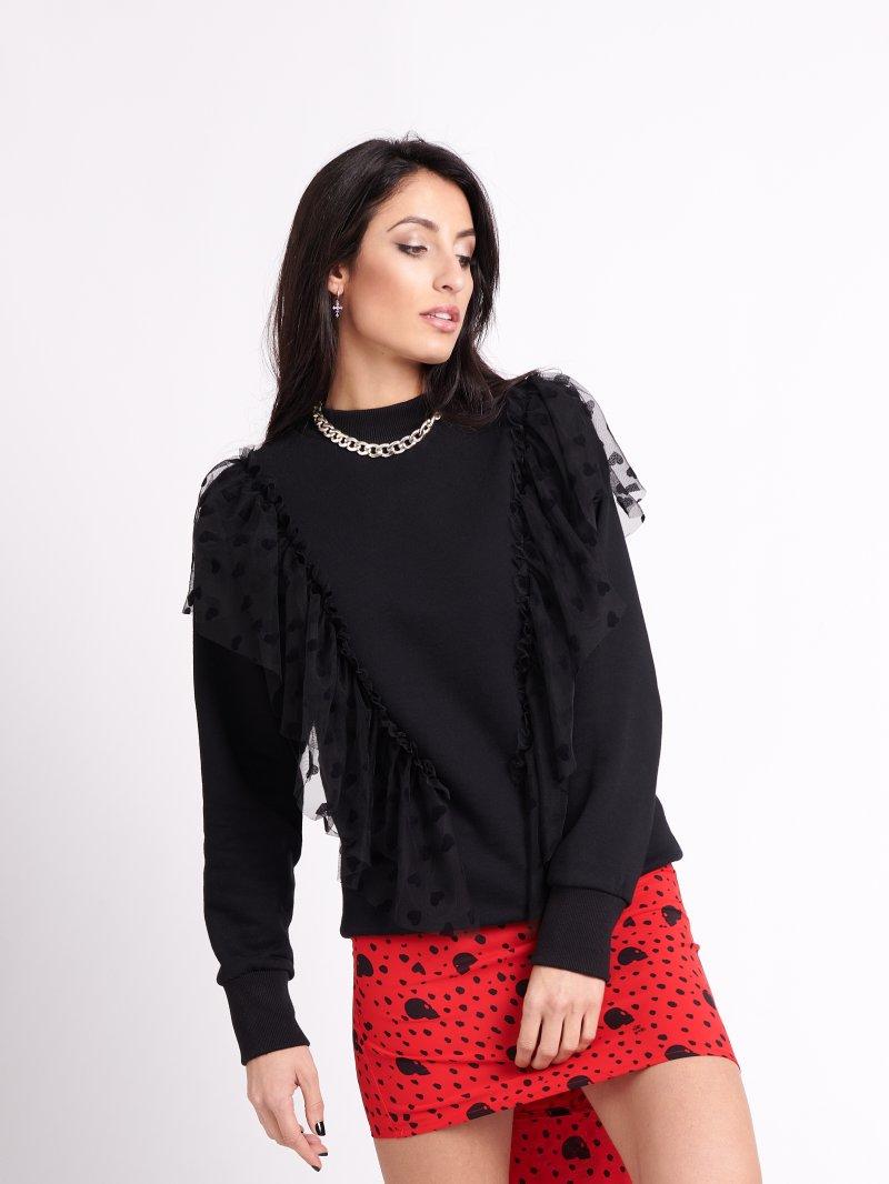 Sudadera corte entallado con volante de tul de corazones y cuello cerradito.