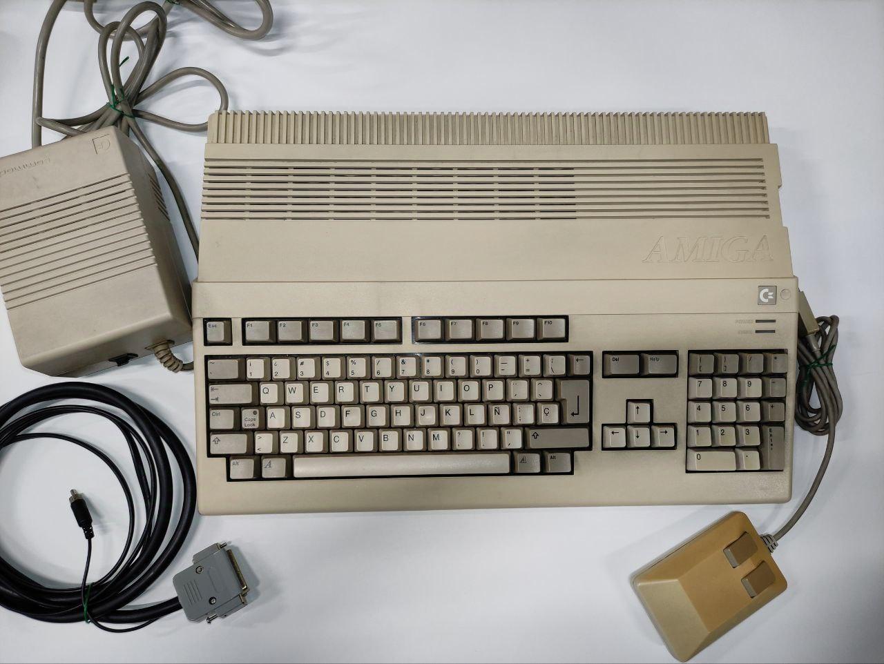 COMMODORE AMIGA 500